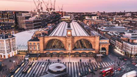 Foto de London King's Cross Station Sunset Drone - Imagen libre de derechos