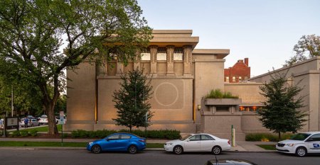Téléchargez les photos : Façade ouest de l'édifice du Temple de l'Unité conçu par le célèbre architecte Frank Lloyd Wright. - en image libre de droit