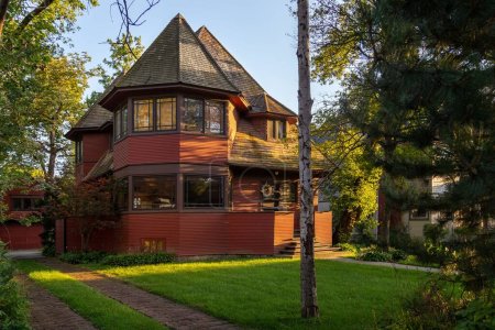 Téléchargez les photos : Une maison conçue par le célèbre architecte Frank Lloyd Wright à Oak Park, Chicago, Illinois. - en image libre de droit