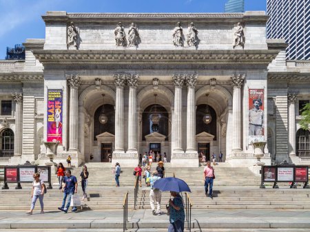 Téléchargez les photos : L'entrée principale du bâtiment de la succursale principale de la bibliothèque publique de New York sur l'île de Manhattan à New York. - en image libre de droit