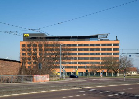 Téléchargez les photos : Le bâtiment principal de la société "GP Guenter Papenburg Group" à Halle an der Saale, Saxe-Anhalt, Allemagne - en image libre de droit