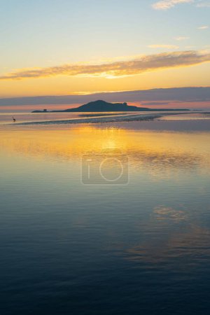 Téléchargez les photos : Une vue fascinante sur un beau paysage marin au coucher du soleil pittoresque - en image libre de droit