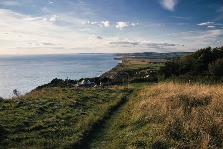 Téléchargez les photos : Une vue panoramique du village de Blackgang sur la rive de l'île de Wight - en image libre de droit