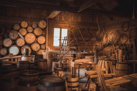 Téléchargez les photos : Atelier sur le vieux bois rustique situé dans le fort Langley en Colombie-Britannique, Canada - en image libre de droit