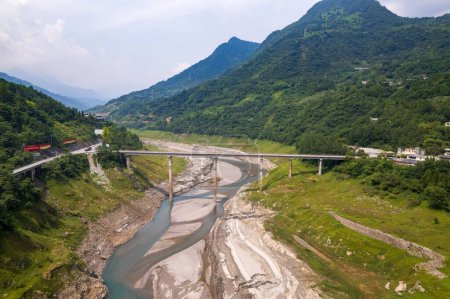 Téléchargez les photos : Un pont dans la préfecture d'Aba, province du Sichuan - en image libre de droit