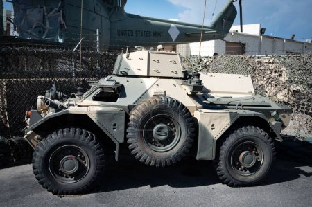 Foto de Detalle de un vehículo militar blindado ligero, es un Daimler Motor Company Ferret Scout - Imagen libre de derechos