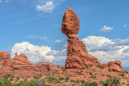Téléchargez les photos : Le rocher équilibré dans le parc national des Arches - en image libre de droit
