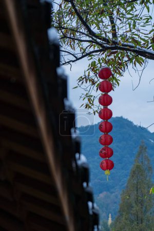 Téléchargez les photos : Un bâtiment historique avec des lanternes chinoises - en image libre de droit