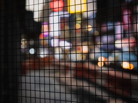 Foto de Las citylights borrosas reflejadas en vidrio en newy york - Imagen libre de derechos