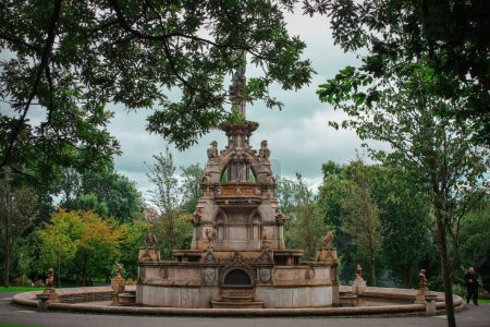Der Stewart Memorial Fountain im Kelvingrove Park, Glasgow, Schottland.