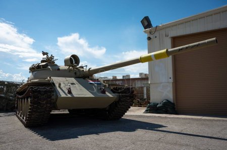 Téléchargez les photos : Détail d'un gros char T-62 voiture de combat principale - en image libre de droit
