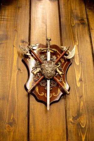Foto de El tiro vertical del escudo y la espada - el símbolo pirata - Imagen libre de derechos