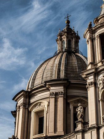 Téléchargez les photos : Une belle vue sur une église Sant'agnaise en Agone à Rome - en image libre de droit
