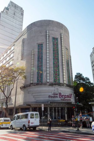 Téléchargez les photos : La façade du Théâtre Cine Brasil Vallourec sur la place Sete de Setembro, ville de Belo Horizonte - en image libre de droit