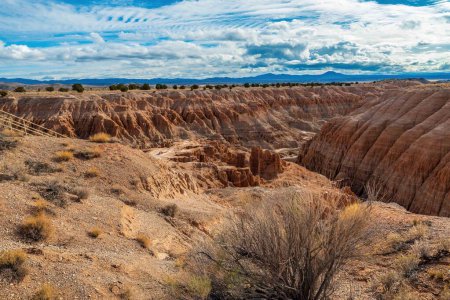 Foto de El parque estatal Cathedral Gorge con sus patrones hizo erosiones de arcilla bentonita, Nevada - Imagen libre de derechos