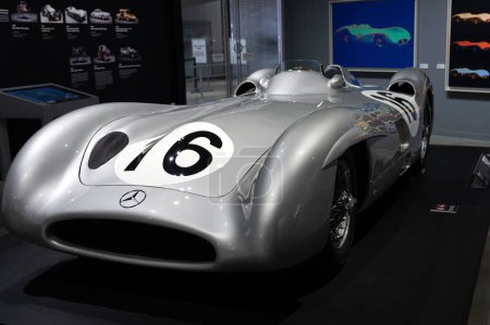 Téléchargez les photos : Voiture de course historique 1954 Mercedes Benz W 169 R Formule 1 Grand Prix Voiture - en image libre de droit