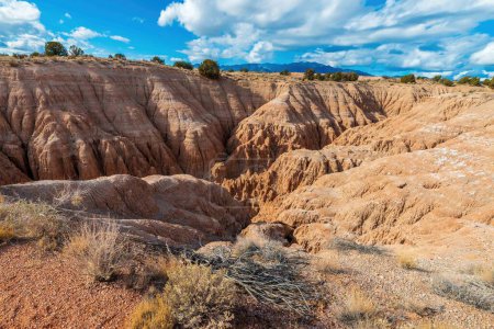 Foto de El parque estatal Cathedral Gorge con sus patrones hizo erosiones de arcilla bentonita, Nevada - Imagen libre de derechos