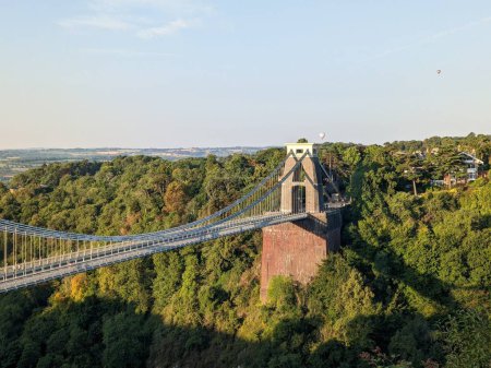 Foto de El puente colgante Clifton que cruza la garganta de Avon, que une Clifton en Bristol con Leigh Woods - Imagen libre de derechos