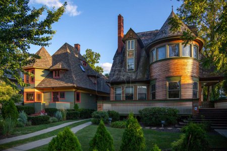 Foto de Dos casas vecinas diseñadas por el famoso arquitecto Frank Lloyd Wright en Oak Park, Chicago, Illinois. - Imagen libre de derechos