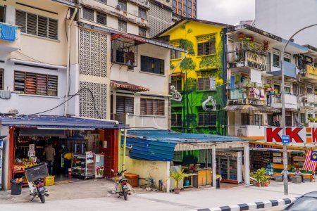 Foto de Una pequeña tienda de colores casas en el centro de Kuala Lumpur, Malasia - Imagen libre de derechos