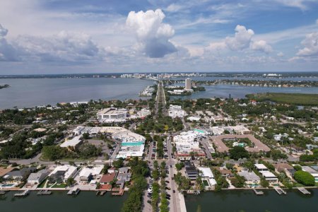 Téléchargez les photos : La vue aérienne de Saint Armands Key. Sarasota, Floride, États-Unis. - en image libre de droit