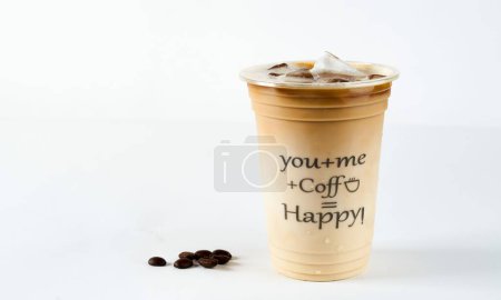Foto de Un café helado en una taza de plástico aislado sobre fondo blanco - Imagen libre de derechos