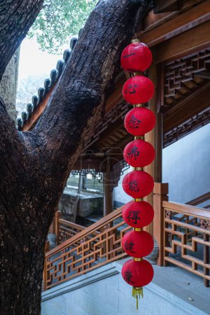 Téléchargez les photos : Un bâtiment historique avec des lanternes chinoises - en image libre de droit