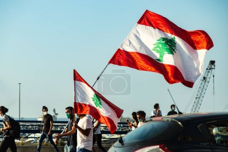 Foto de Los manifestantes durante la primera conmemoración de la explosión del puerto de Beirut en 2020 - Imagen libre de derechos