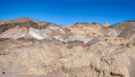 Téléchargez les photos : Montagnes colorées du désert de la Vallée de la Mort, la palette de l'artiste - en image libre de droit