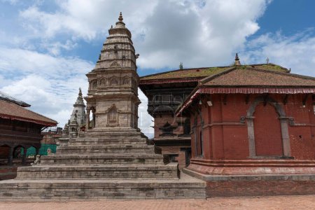 Téléchargez les photos : L'ancien palais royal Bhaktapur Durbar Square au Népal. - en image libre de droit