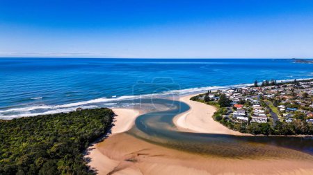 Téléchargez les photos : Une vue aérienne du paysage urbain de la Nouvelle-Galles du Sud entourée de bâtiments et d'eau - en image libre de droit