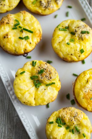 Téléchargez les photos : Un gros angle de muffins aux œufs - en image libre de droit