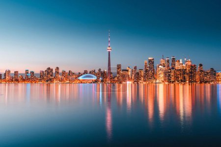 Téléchargez les photos : Skyline de Toronto en Ontario, Canada à l'hiver 2020 - en image libre de droit