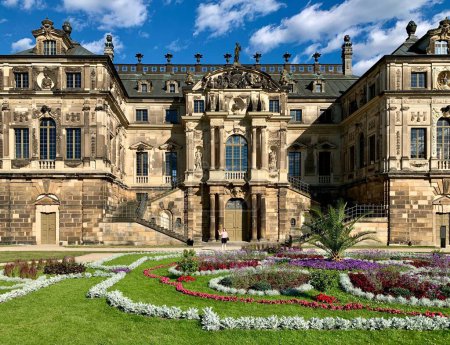 Téléchargez les photos : L'antique Grand Garden Palace par une matinée ensoleillée - en image libre de droit