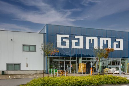 Téléchargez les photos : Une vue panoramique de l'entrée du magasin Gamma trouvé à Alkmaar, Pays-Bas - en image libre de droit