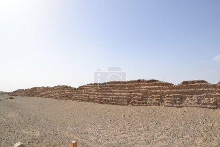 Téléchargez les photos : La Grande Muraille de la dynastie Han construite dans les premières années de l'empereur martial de la dynastie Han - en image libre de droit