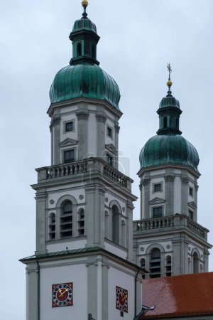 Foto de Un plano vertical de la Basílica de San Lorenz en Kempten, Baviera, Alemania - Imagen libre de derechos