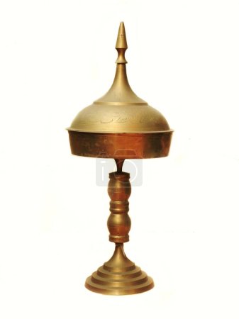 Téléchargez les photos : Un produit métallique de cloche fabriqué appelé Xorai est l'un des symboles traditionnels de l'Assam, en Inde. - en image libre de droit
