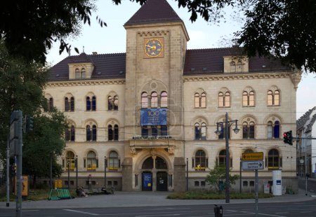 Téléchargez les photos : Un bureau de poste historique à Halle an der Saale, Saxe-Anhalt, Allemagne - en image libre de droit