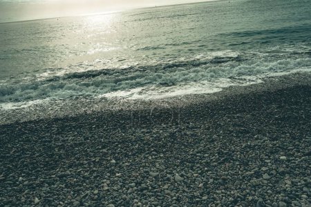 Téléchargez les photos : Les galets de la mer sur la plage - en image libre de droit