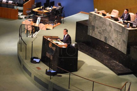 Téléchargez les photos : Le conseiller d'État chinois et ministre des Affaires étrangères Wang Yi prend la parole à la 77e Assemblée générale des Nations Unies - en image libre de droit