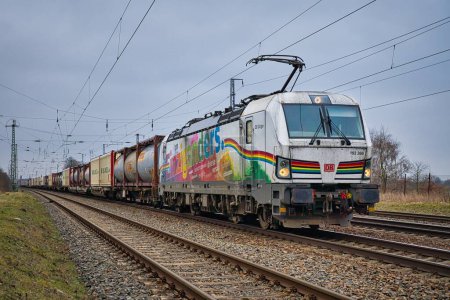 Téléchargez les photos : Locomotive électrique de classe 193, Siemens Vectron, Saarmund, Allemagne - en image libre de droit
