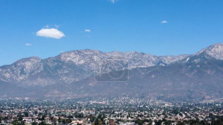Foto de Vista de un dron de Rancho Cucamonga en California - Imagen libre de derechos