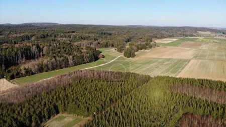 Téléchargez les photos : Une vue par drone des champs. Kosching, Allemagne - en image libre de droit
