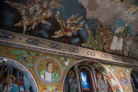 Foto de Hermosos murales religiosos dentro de la Capilla de San Petka en Belgrado - Imagen libre de derechos