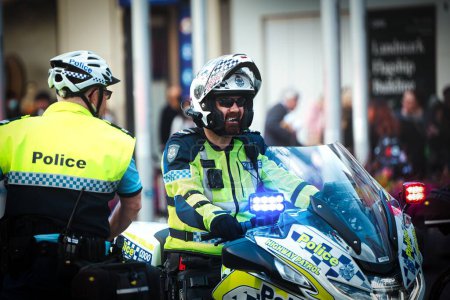 Foto de Un motociclista de la policía de Victoria en una protesta por la libertad en Melbourne - Imagen libre de derechos