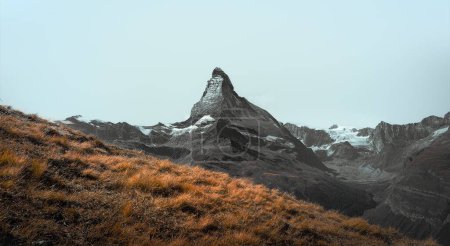 Téléchargez les photos : Une vue panoramique du sommet de la montagne Matthorn dans les Préalpes suisses en Suisse - en image libre de droit