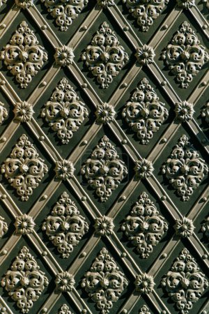 Foto de Un primer plano del metal que repite ornamentos en Praga, Chequia - Imagen libre de derechos