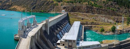 Téléchargez les photos : Vue aérienne de la centrale hydroélectrique du barrage de Roxburgh sur la rivière Clutha, en Nouvelle-Zélande - en image libre de droit