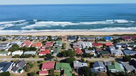 Foto de Una vista aérea del paisaje urbano de Dwarswegstrandoord en la costa de Sudáfrica - Imagen libre de derechos